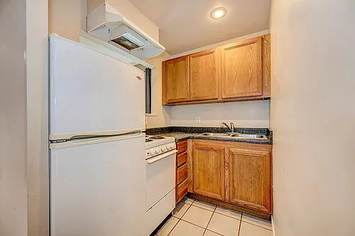 800 NE 40th St #800 Photo 1