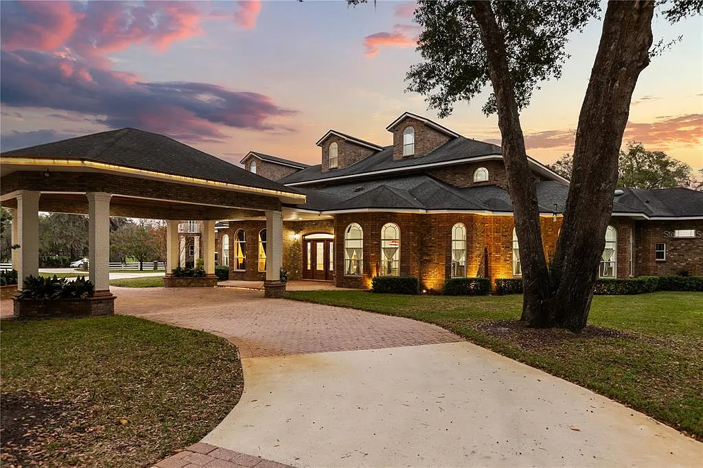 8 bed, 6.5 bath, 10515 sqft, $12,000 — Photo 2