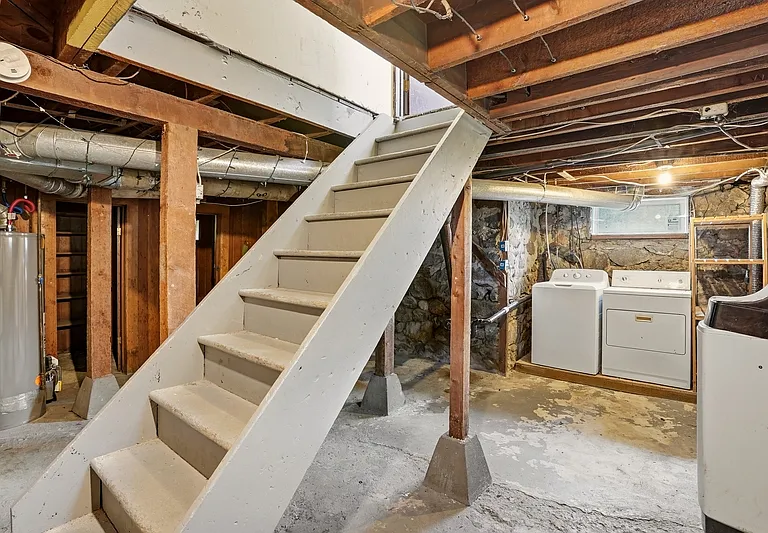 1011 E Augusta Ave — Photo 24