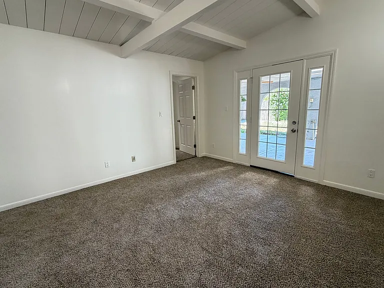 295 Roswell Dr — Photo 11