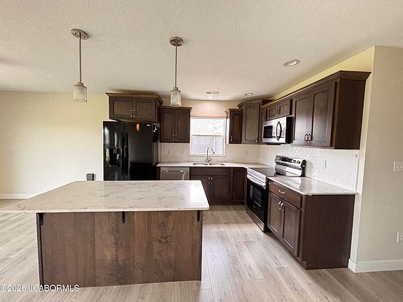 3rd image of 3951 Clydesdale Dr