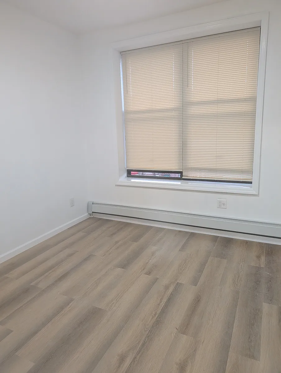 Building Photo - 2361 E 24th St #2