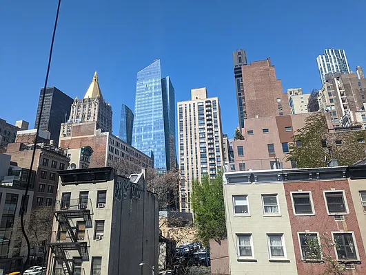 Rented by City Connections Realty | media 10