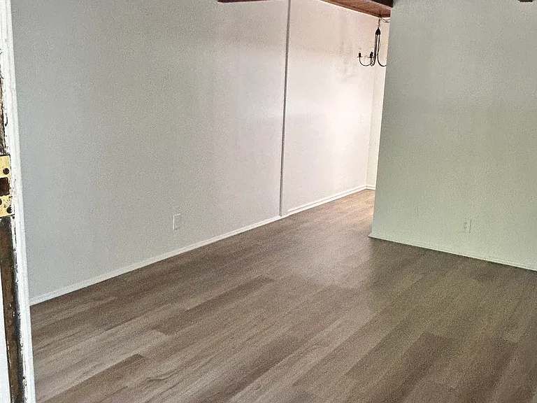 7336 W Manchester Ave — Photo 4