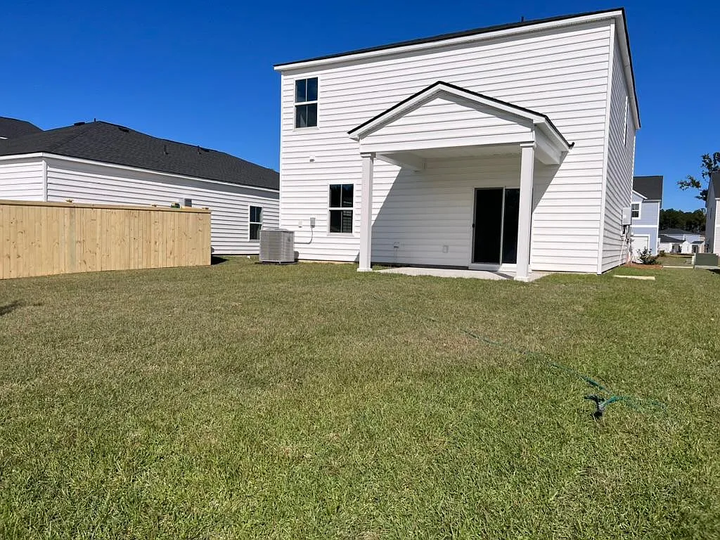 4 bed, 1840 sqft, $2,449 — Photo 2