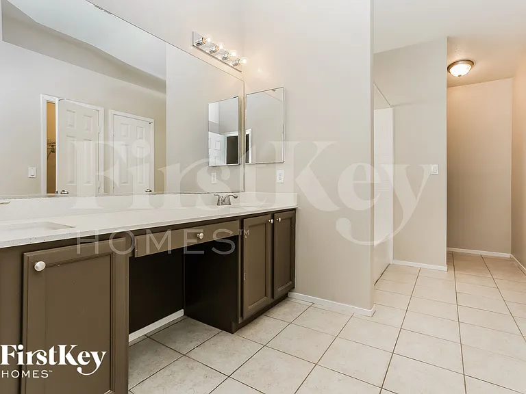 4933 Glenarden Dr — Photo 10