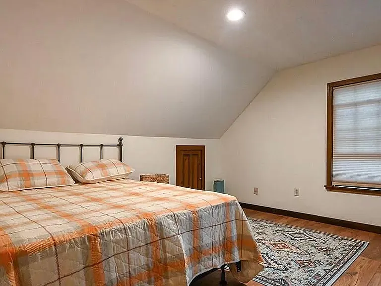 225 Merlin Ct — Photo 5