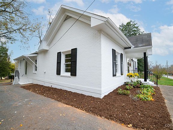 3rd image of 411 N Green St
