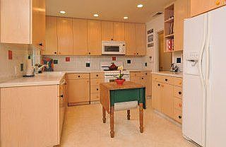 4th image of 127 Park St