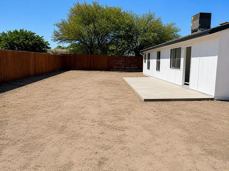 1815 W Holland Dr — Photo 8