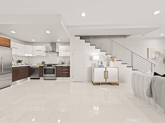 3rd image of 4485 Hazeltine Ave #1
