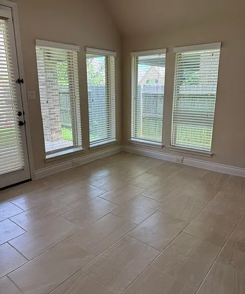 16923 Lumberton Dr — Photo 11