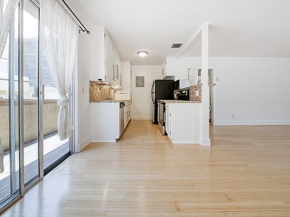 3rd image of 12724 Caswell Ave APT 9