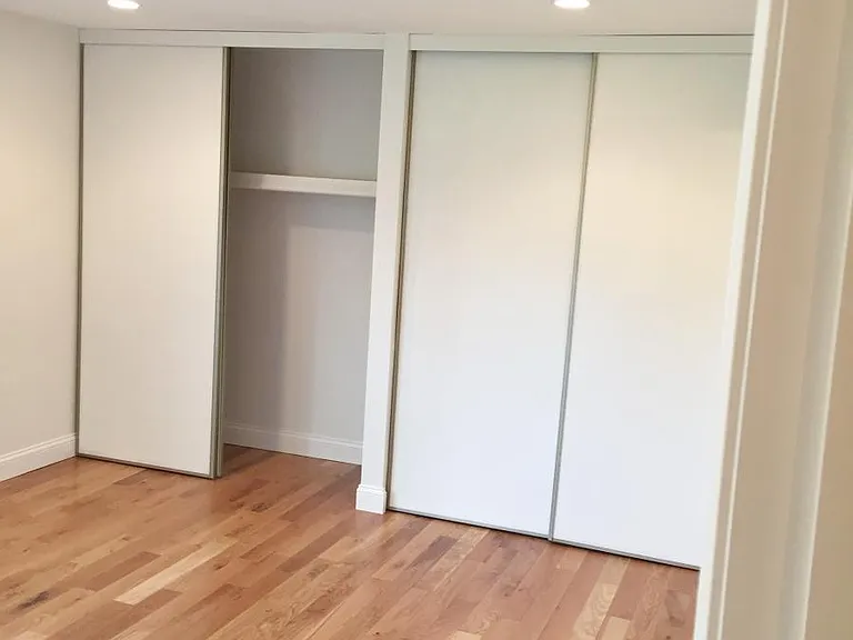 2076 Parmenter Blvd — Photo 32