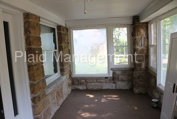 5th image of 132 Elmwood Ave