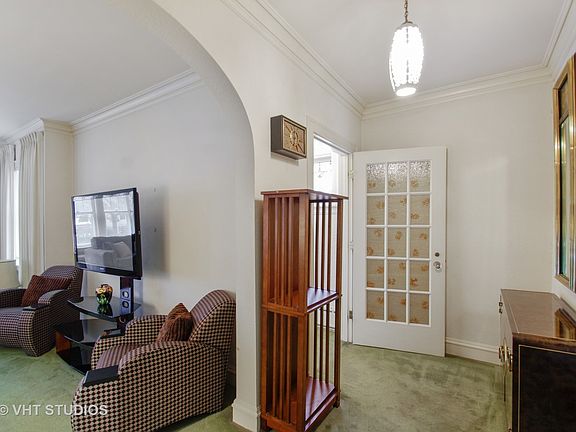 2nd image of 5815 N Sacramento Ave