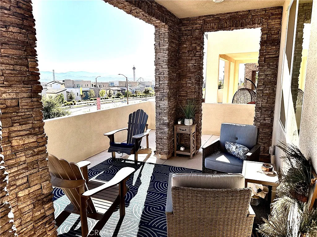 4 bed, 3.5 bath, 2246 sqft, $5,200 — Photo 2