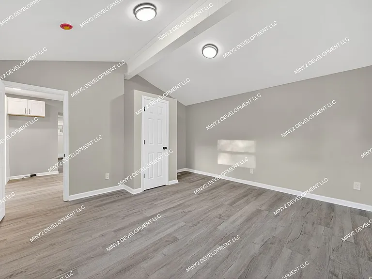 21422 Pembroke Ave — Photo 15