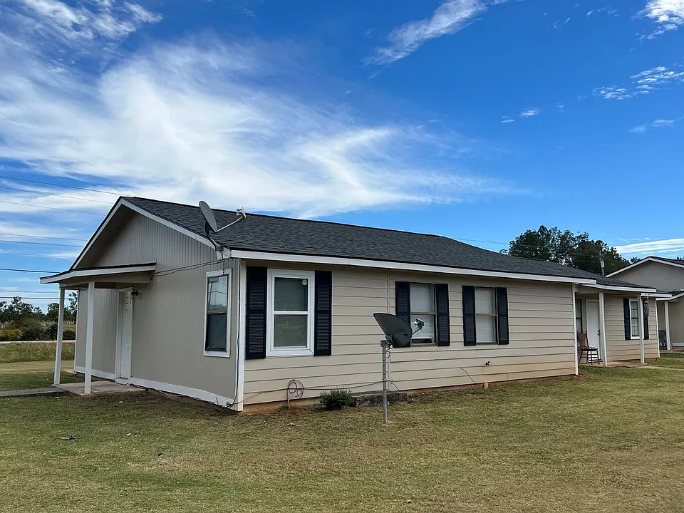 300 Carriage Ln