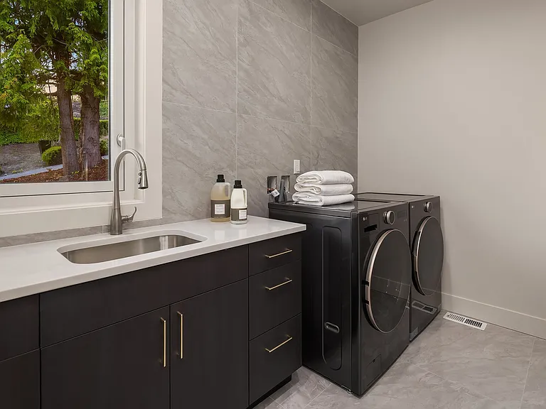 8243 W Mercer Way — Photo 31
