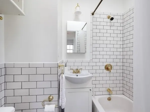 130 Henry Street image 4 of 6