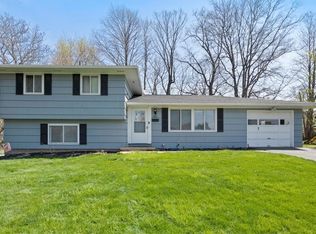 479 Shorecliff Dr, Rochester, NY 14612