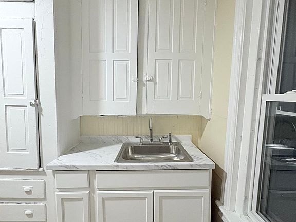 3rd image of 1438 W Turner St APT 1