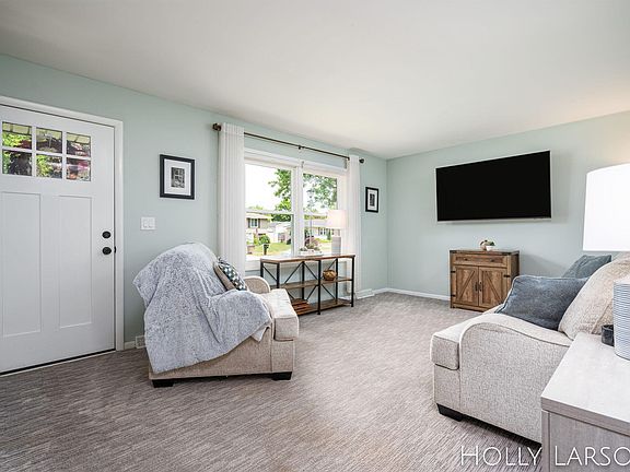 3rd image of 88 James St