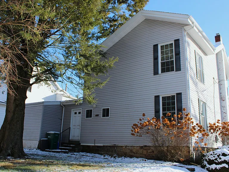 975 Church St — Photo 2