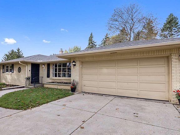 2nd image of 1011 Emerson Dr