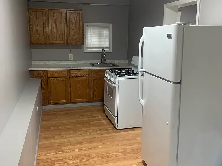715 E State St #B — Photo 1