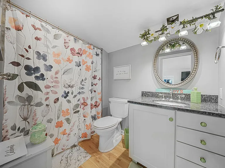 814 Locust St — Photo 13