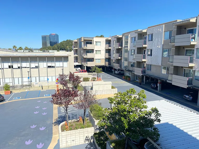 Cahuenga Place — Photo 20