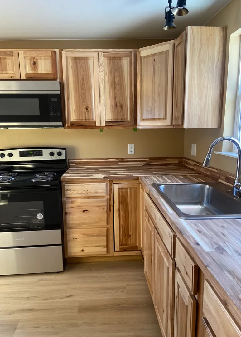 Lake Living~Single Family home Over an Acre on Cottonwood Lake! 2 bedroom/1 bathroom with a wrap ... — Photo 4