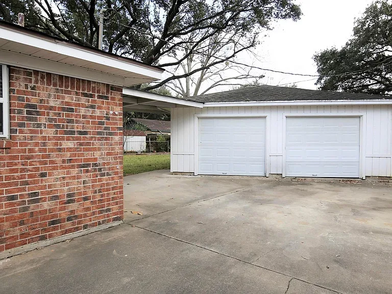 111 Azalea St — Photo 17