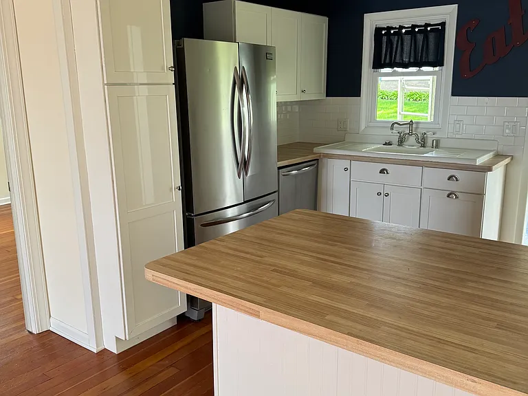 Kitchen / Fridge