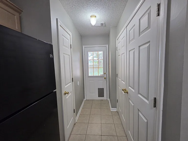 7733 Shadowland Dr — Photo 10