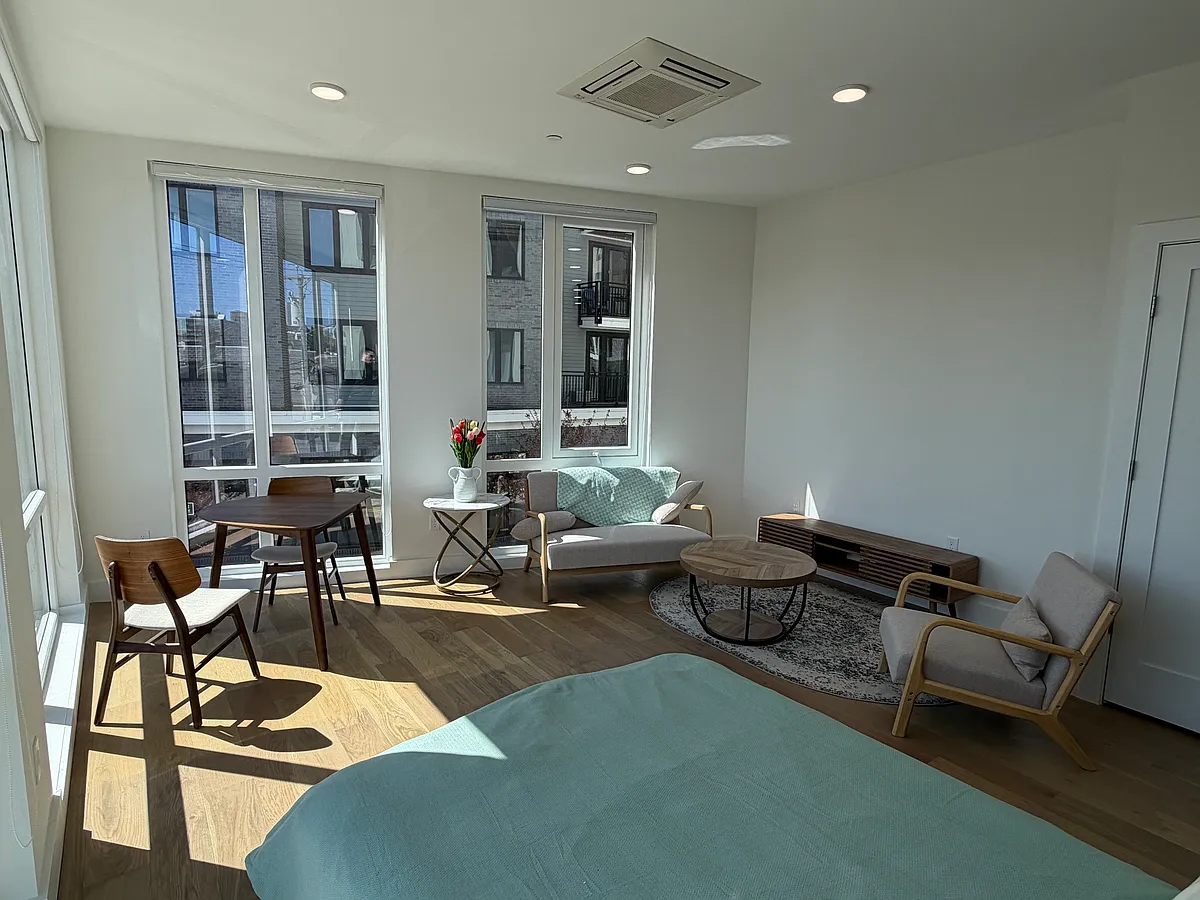 Building Photo - 36-38 Hichborn St #201