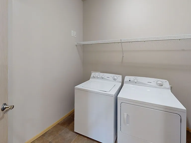Cascades Apartments — Photo 41