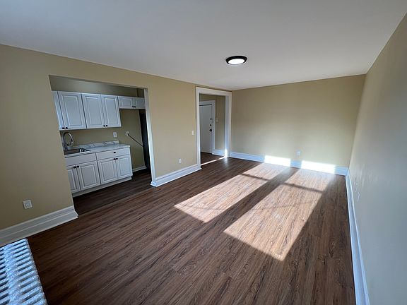 3rd image of 165 S Clinton St Floor 2