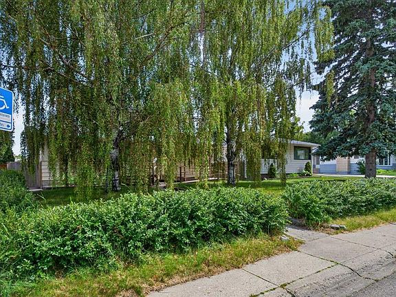 3rd image of 39 W Hillgrove Cres SW