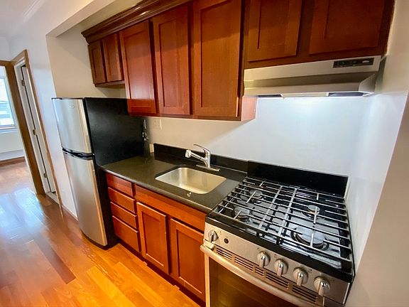 3rd image of 209 W 20th St APT 5A