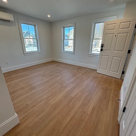 41 Elm St #102 — Photo 2