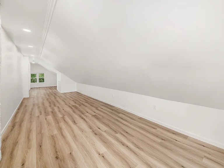 1466 Summit St #MAIN — Photo 23