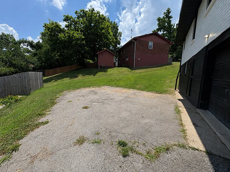 2641 Combs Dr — Photo 27