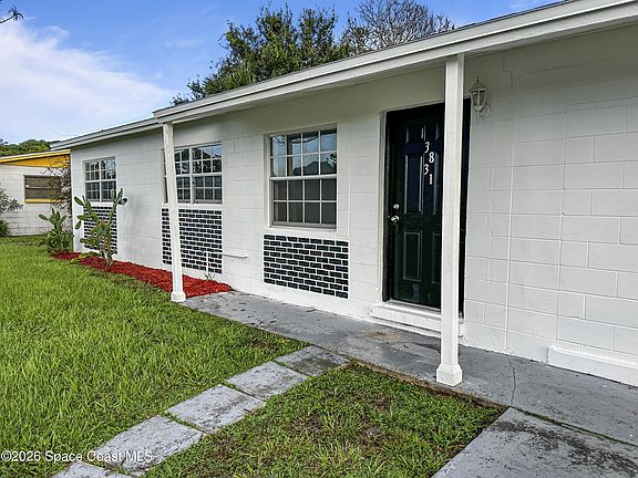 3rd image of 3831 Ellis Dr