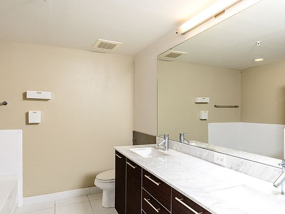 4th image of 1190 Washington St #623