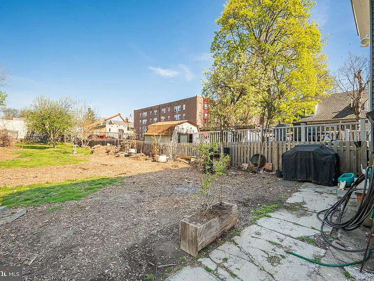 229 W Hansberry St — Photo 34