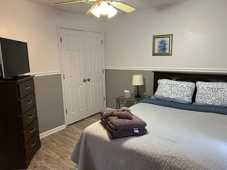 Guest bedroom