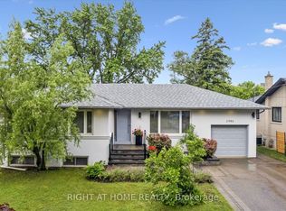 2486 Edenhurst Dr, Mississauga, ON L5A 2K9